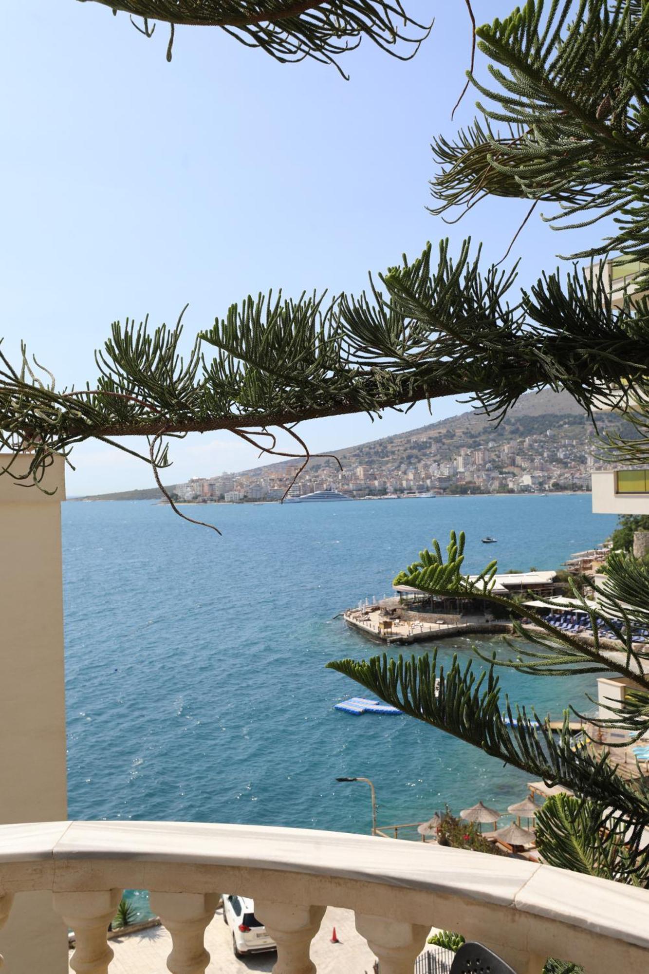 Romario 3* Sarandë